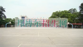 瀘縣建筑職業(yè)中專(zhuān)學(xué)校2016年報(bào)名條件、招生對(duì)象