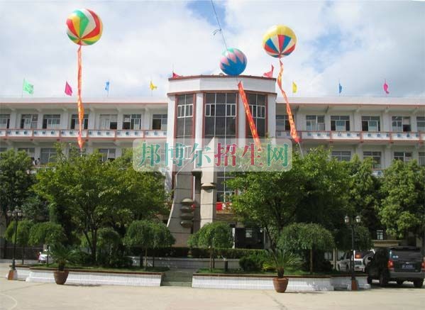 畢節(jié)地區(qū)財貿(mào)學校2016年報名條件、招生對象