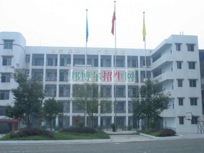 南充信息工程職業(yè)學(xué)校2016年報(bào)名條件、招生對(duì)象