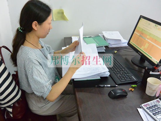 會計(jì)適合女生學(xué)嗎