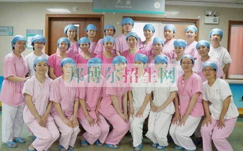 女生學助產(chǎn)護理