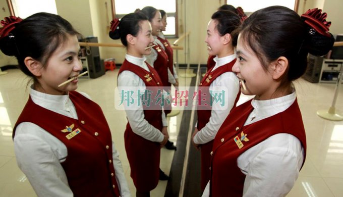 成都內(nèi)理科一?？罩谐藙?wù)大專學(xué)校