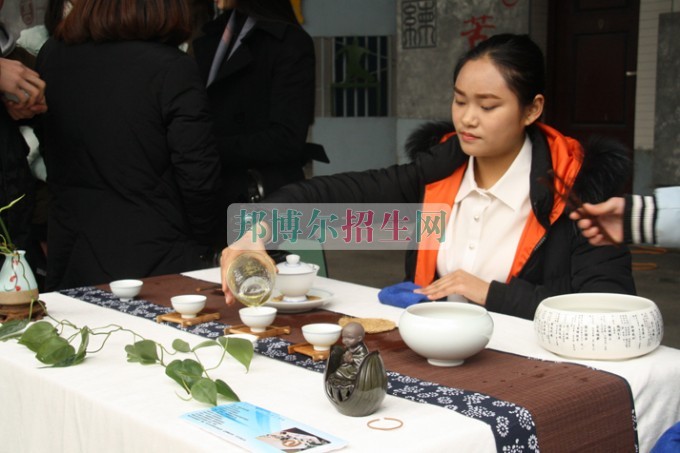 天府新區(qū)成人中等專業(yè)學校“美好新區(qū)，千年廣都”