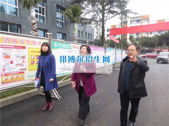 南充師范學(xué)?；ㄩ_滿堂盛世春——南充師范歡慶“三八”節(jié)