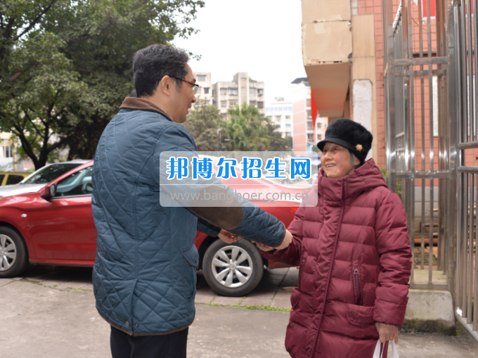 川南幼兒師范高等專科學校領導帶隊慰問生活困難教職工、老黨員和老干部