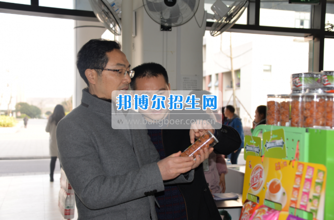 川南幼兒師范高等?？茖W(xué)校領(lǐng)導(dǎo)率隊檢查開學(xué)準(zhǔn)備工作