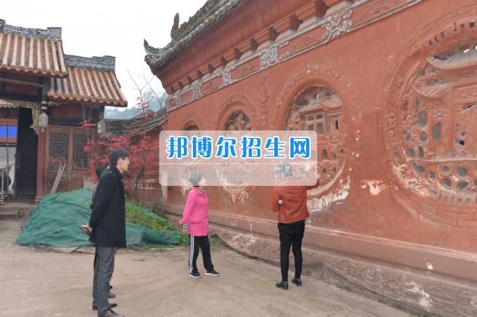 川南幼兒師范高等?？茖W(xué)校黨委書記羅慧帶隊(duì)考察孔子文化和校園文化