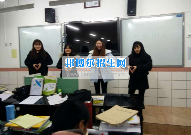川南幼兒師范高等專科學校開展“感恩”主題教育活動培養(yǎng)學生良好道德品質(zhì)