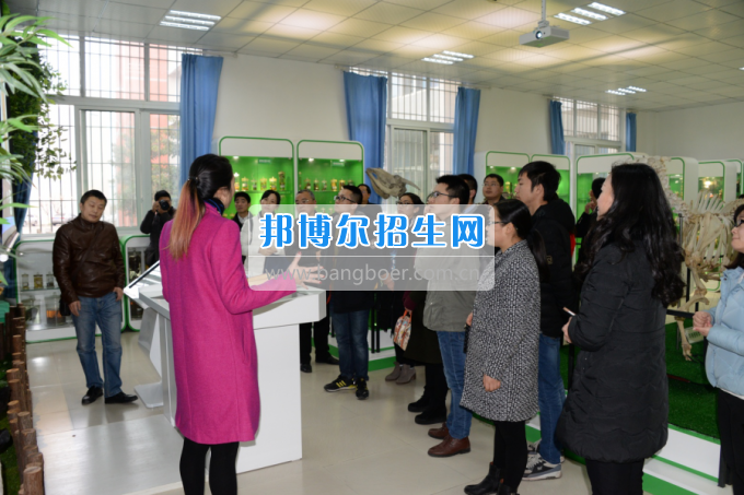 川南幼兒師范高等?？茖W(xué)校與內(nèi)江職業(yè)技術(shù)學(xué)校開展青年聯(lián)誼活動(dòng)