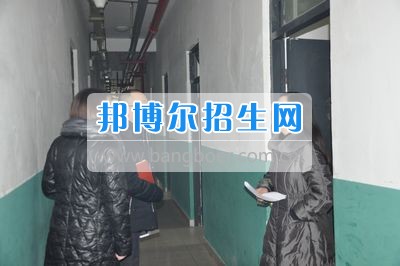 四川省什邡市職業(yè)中專學(xué)校迎接德陽市、什邡市教育局開學(xué)工作檢查