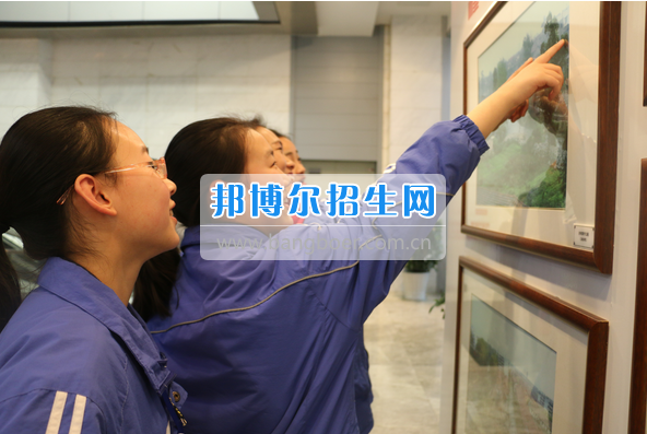 成都市洞子口職業(yè)高級中學舉行“成都，因我更美麗”主題開學典禮