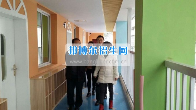南充師范學(xué)校蔡禮儒校長赴高坪、嘉陵參加實(shí)習(xí)就業(yè)基地掛牌并看望實(shí)習(xí)生