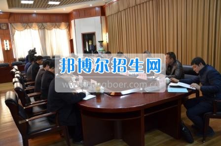 州委、州政府主要領(lǐng)導調(diào)研大理衛(wèi)校整體搬遷建設(shè)工作  2月10日下午，州委書記陳堅和州委副書記、州長楊健等領(lǐng)導蒞臨大理衛(wèi)校(大理護理職業(yè)學院)海東新校區(qū)，對學校整體搬遷項目建設(shè)情況進行實地調(diào)研，并在龍山國際會議中心主持召開推進大理衛(wèi)校(大理護理職業(yè)學院)整體搬遷建設(shè)專題會議。楊泓濤校長代表學校匯報了學校的工作情況，海開委、州衛(wèi)計委、州教育局、州財政局、州發(fā)改委、州委編辦、州人社局、州審計局等部門領(lǐng)導對大理衛(wèi)校(大理護理職業(yè)學院)整體搬遷建設(shè)情況進行了匯報說明。   會上,陳堅書記強調(diào),各主管部門要站在促進全州教育、衛(wèi)生事業(yè)發(fā)展的高度，加強協(xié)調(diào)聯(lián)動,幫助解決大理衛(wèi)校整體搬遷工作推進上的瓶頸問題,以高標準、嚴要求組織驗收和掃尾工作，保證施工安全、建筑安全及搬遷后的校園安全。楊健州長重申了實現(xiàn)整體搬遷的意義，并要求學校要在升格組建大理護理職業(yè)學院的同時，保留大理衛(wèi)校的牌子和教學優(yōu)勢，不斷提高辦學質(zhì)量，擴大辦學規(guī)模，為全州衛(wèi)生事業(yè)發(fā)展輸送更多優(yōu)質(zhì)人才。   此次調(diào)研和座談會充分體現(xiàn)了州委、州政府對于學校整體搬遷建設(shè)的高度重視，也為學校發(fā)展指明了方向。學校領(lǐng)導對州委、州政府長期以來對學校的關(guān)心和支持致以衷心的感謝，并表示將按照會議的相關(guān)要求，抓實各項搬遷準備工作，確保按時完成搬遷辦學。多措并舉做好資金籌措和師資隊伍建設(shè)，齊心協(xié)力將大理衛(wèi)校(大理護理職業(yè)學院)打造成為一所具有特色的一流高等護理職業(yè)院校。