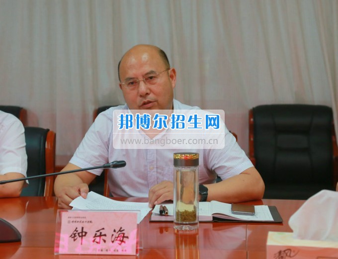 市委機(jī)構(gòu)編制委員會(huì)辦公室主任淳道懷一行來綿陽(yáng)職業(yè)技術(shù)學(xué)院開展機(jī)構(gòu)編制工作調(diào)研
