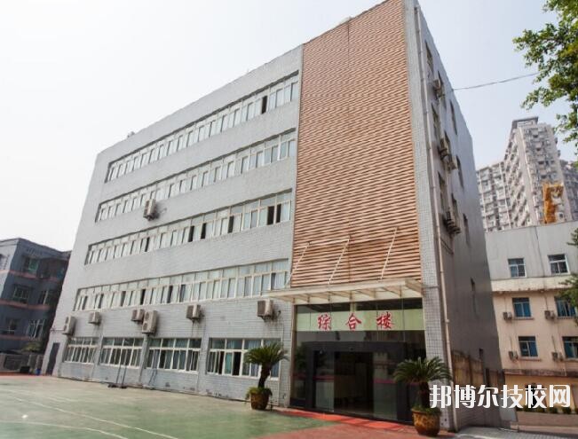 重慶建筑高級技工學(xué)校2020年報名條件、招生要求、招生對象