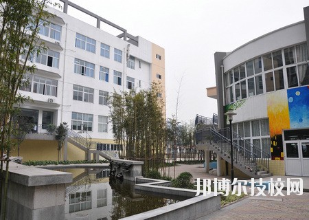 成都汽車職業(yè)技術(shù)學(xué)校2020年報(bào)名條件、招生要求、招生對(duì)象