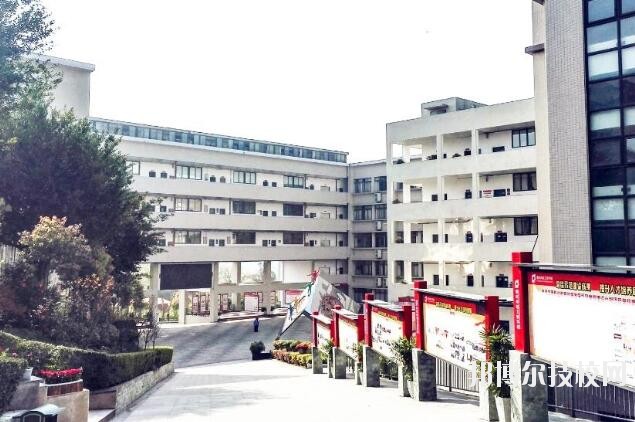 重慶輕工業(yè)學(xué)校2020年報名條件、招生要求、招生對象
