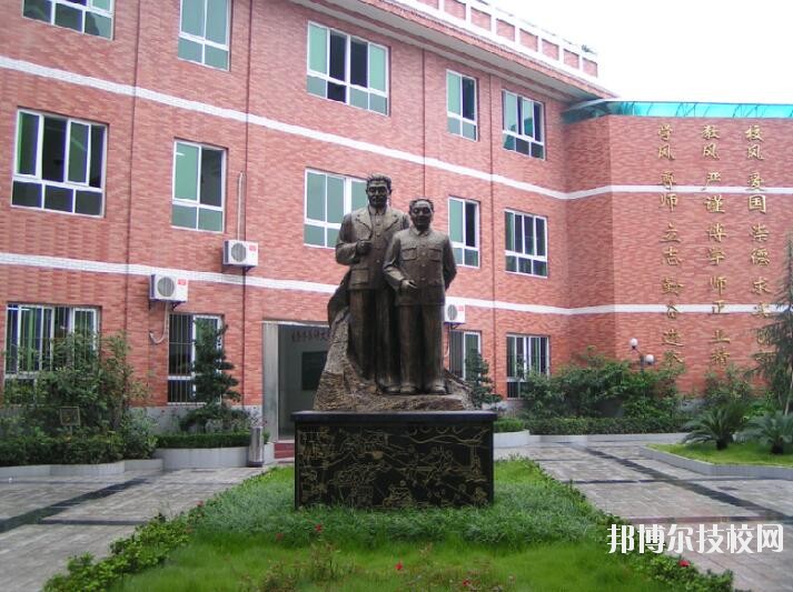 重慶渝中職業(yè)教育中心2020年報(bào)名條件、招生要求、招生對象