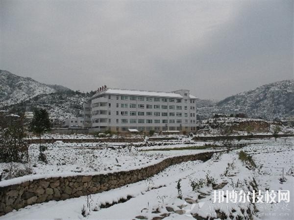樂(lè)清市雁蕩山旅游學(xué)校2020年學(xué)費(fèi)、收費(fèi)多少 