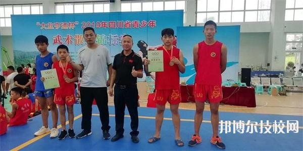 廣安康泉文化武術(shù)學(xué)校2020年招生辦聯(lián)系電話(huà)