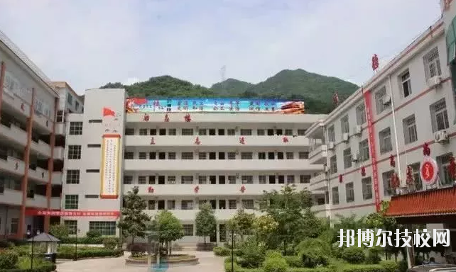 鎮(zhèn)巴縣職業(yè)教育中心2020年報名條件、招生要求、招生對象 