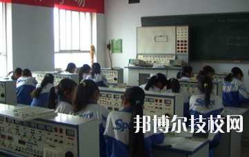 平?jīng)鲂畔⒐こ虒W(xué)校怎么樣、好不好