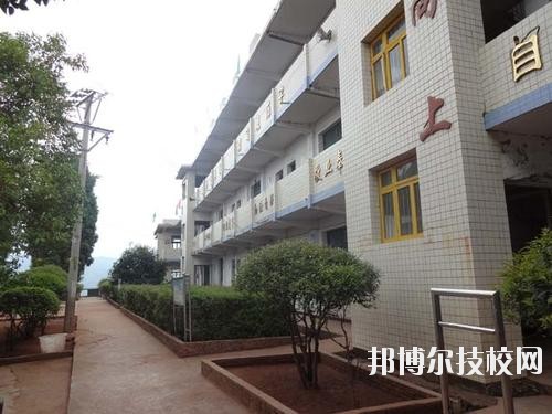 普定職業(yè)技術(shù)學(xué)校2020年報(bào)名條件、招生要求、招生對(duì)象