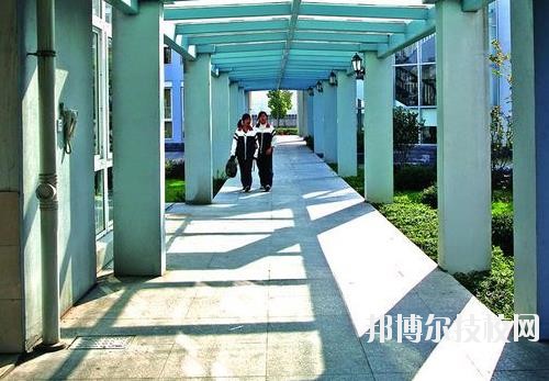 寧波經(jīng)貿(mào)學(xué)校2020年學(xué)費、收費多少