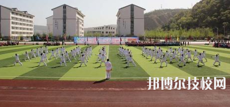 平?jīng)鰴C(jī)電工程學(xué)校2020年學(xué)費(fèi)、收費(fèi)多少