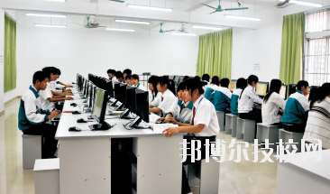 景泰縣京華職業(yè)中學2020年學費、收費多少