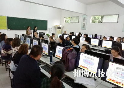 重慶現(xiàn)代技工學(xué)校2020年報名條件、招生要求、招生對象