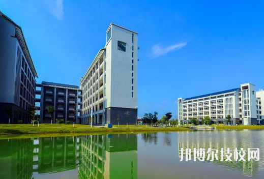 河源衛(wèi)生學(xué)校2020年報(bào)名條件、招生要求、招生對象