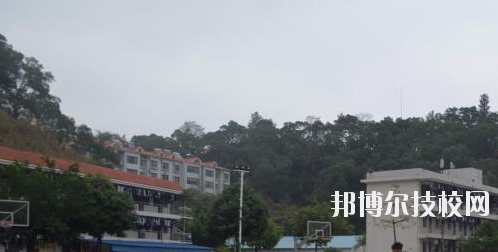 廣西右江民族商業(yè)學校怎么樣、好不好