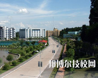 重慶益民技工學(xué)校2020年報名條件、招生要求、招生對象