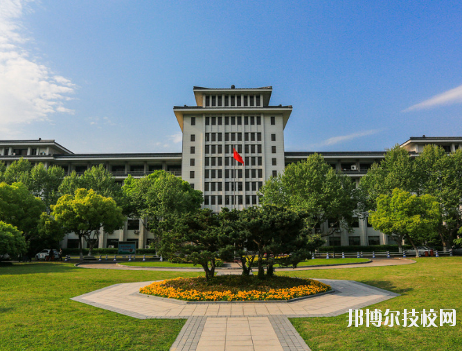 重慶旅游學(xué)校建勝分校2020年報(bào)名條件、招生要、招生對象求