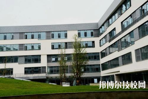 安龍職業(yè)技術(shù)學校2020年報名條件、招生要求、招生對象