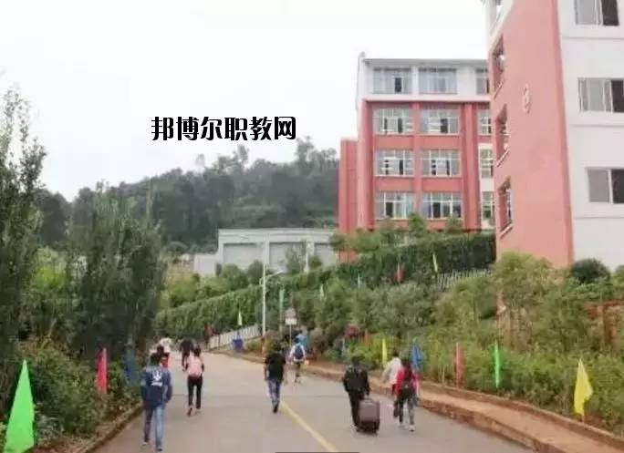祿勸職業(yè)高級中學(xué)2020年學(xué)費、收費多少