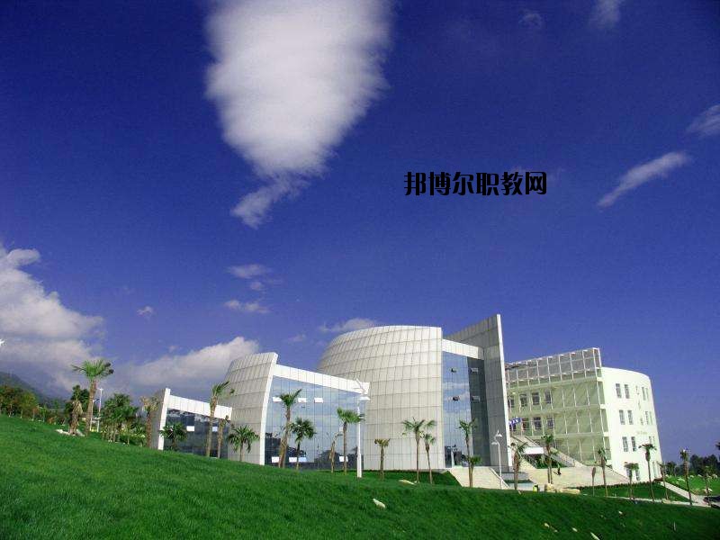 來(lái)鳳中等職業(yè)技術(shù)學(xué)校2020年報(bào)名條件、招生要求、招生對(duì)象