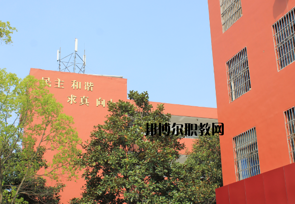 南昌保險學(xué)校2020年報名條件、招生要求、招生對象