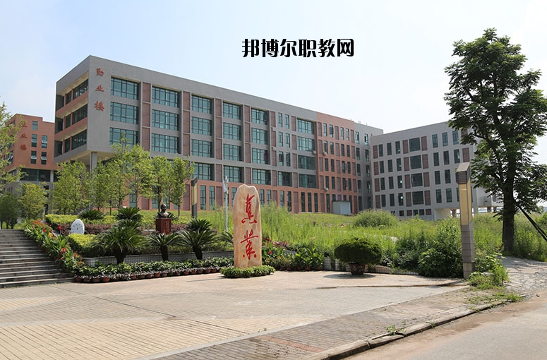 重慶榮昌區(qū)職業(yè)教育中心2020年報名條件、招生要求、招生對象