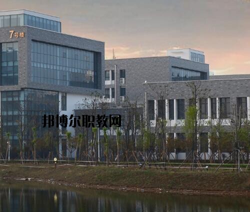 鄭州信息技術(shù)學(xué)校怎么樣、好不好
