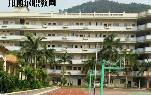 梧州西南中等專業(yè)學校2020年報名條件、招生要求、招生對象
