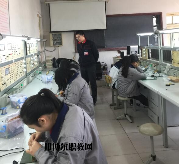 石家莊機(jī)械技工學(xué)校2020年報(bào)名條件、招生要求、招生對(duì)象