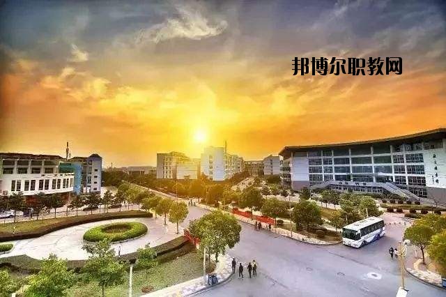 英山草盤(pán)職業(yè)中學(xué)怎么樣、好不好