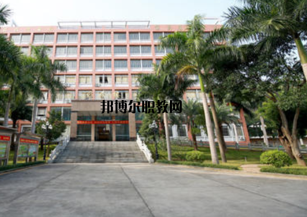 重慶華陽技工學(xué)校2020年報(bào)名條件、招生要求、招生對(duì)象