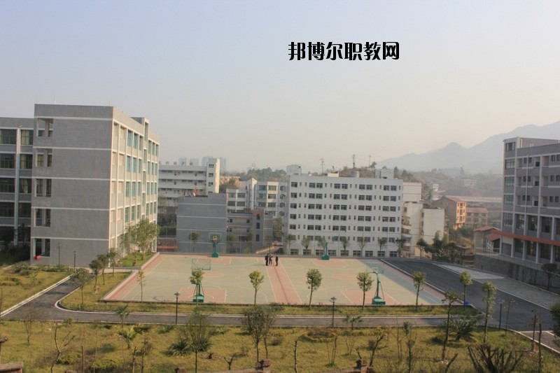 四川省華鎣職業(yè)技術學校2020年報名條件、招生要求、招生對象