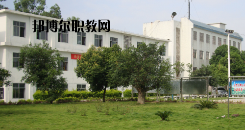 合山職業(yè)技術(shù)學校2020年報名條件、招生要求、招生對象