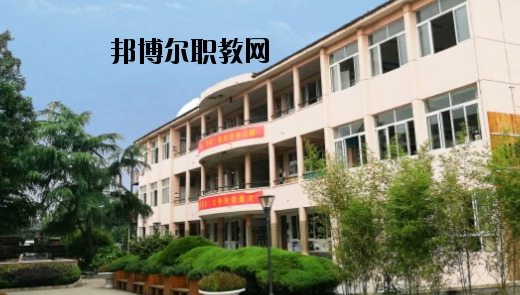 浙江吉利汽車工業(yè)學校2020年報名條件、招生要求、招生對象