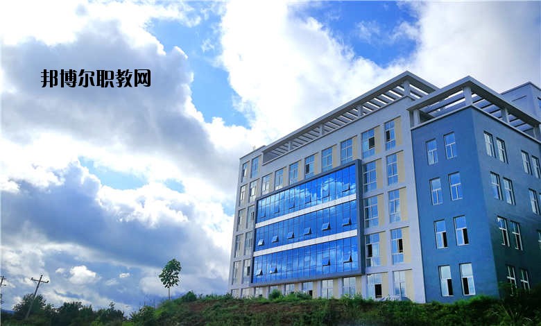 四川省南充衛(wèi)生學(xué)校2020年報(bào)名條件、招生要求、招生對(duì)象