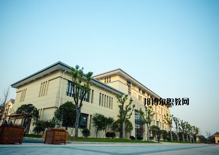 龍游縣職業(yè)技術(shù)學(xué)校2020年報(bào)名條件、招生要求、招生對象
